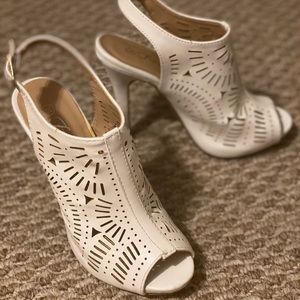 White women’s heels size 5.5